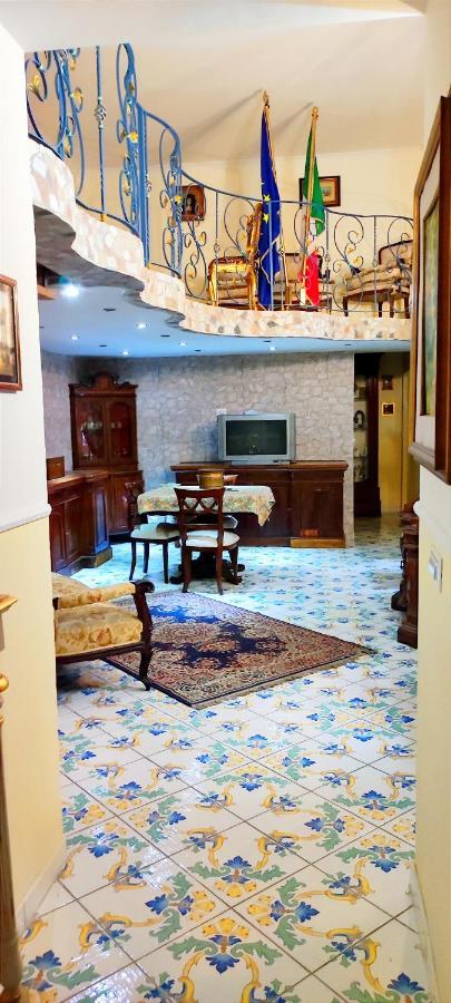 Una Stanza Al Museo Наполи Екстериор снимка
